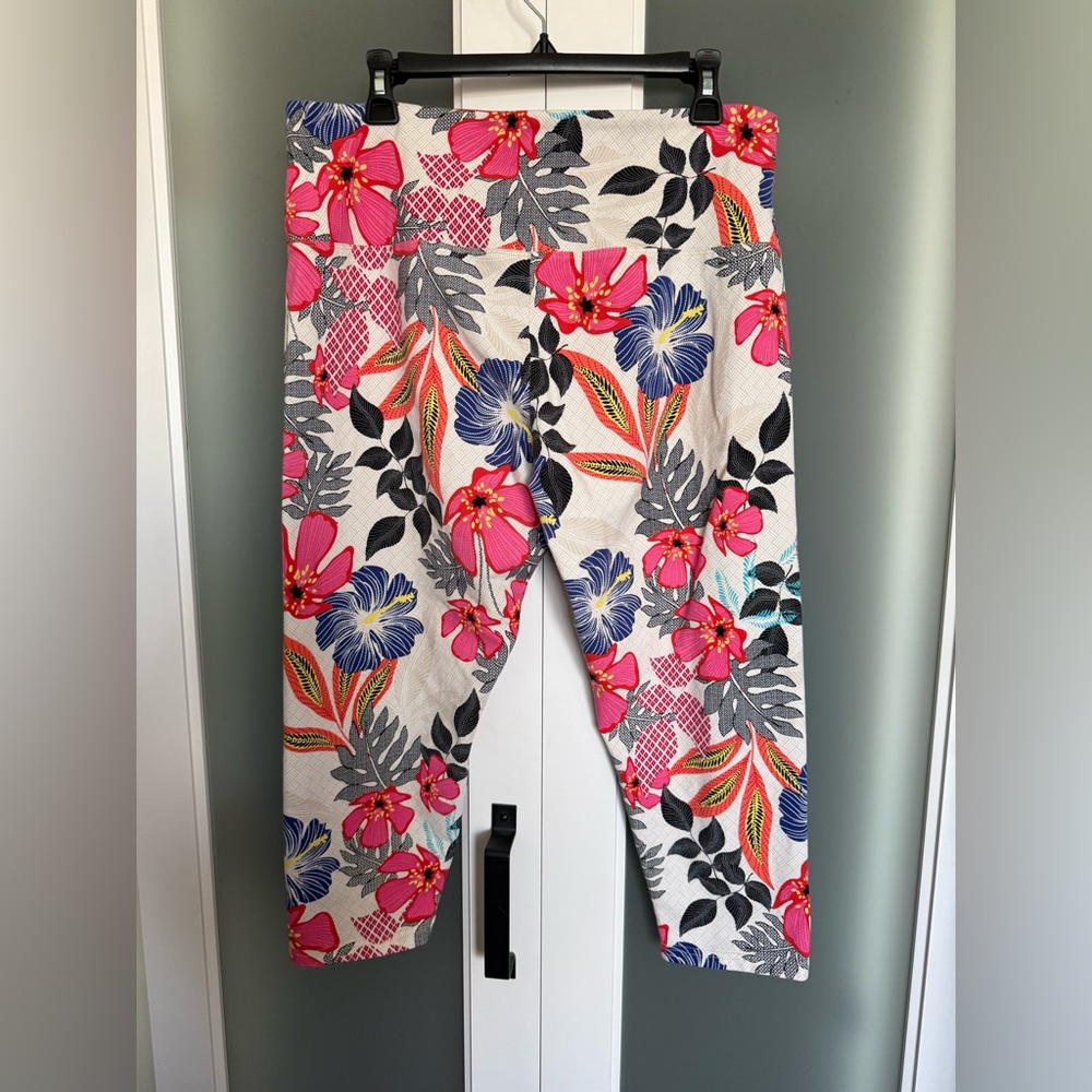 Floral Women's Capri Legging - Picture 2 of 6